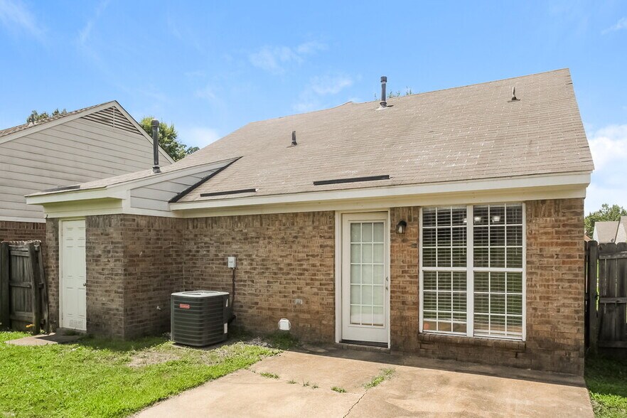 Building Photo - 5290 Kristy Ln