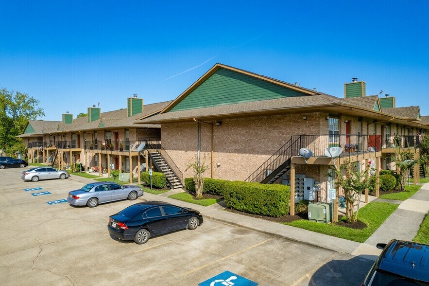 Building Photo - 811 Cloyd Dr