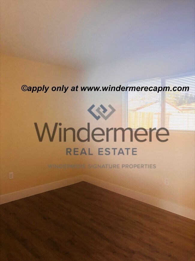 Building Photo - Beautifully Remodeled 3 Bedroom, 2 Bath Ho...