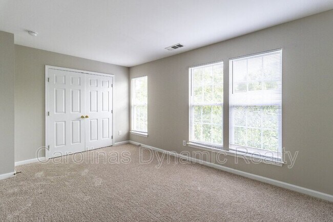 Building Photo - 9618 Blossom Hill Dr