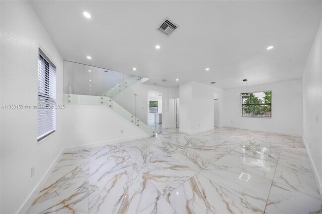 Building Photo - 268 NE 210th Way