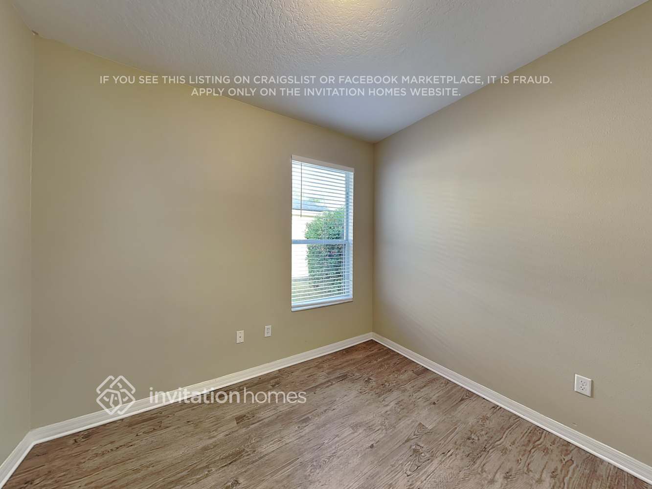 Building Photo - 12423 25th Ct E