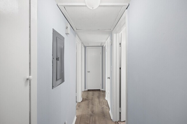 Building Photo - 354 Chicago Ave