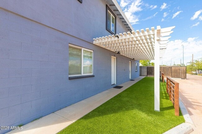 Primary Photo - 1161 E 5th Ave