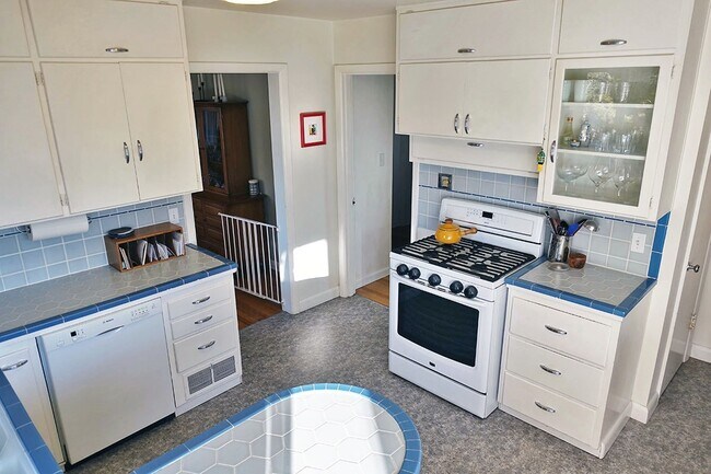 Building Photo - Hillsdale Ranch