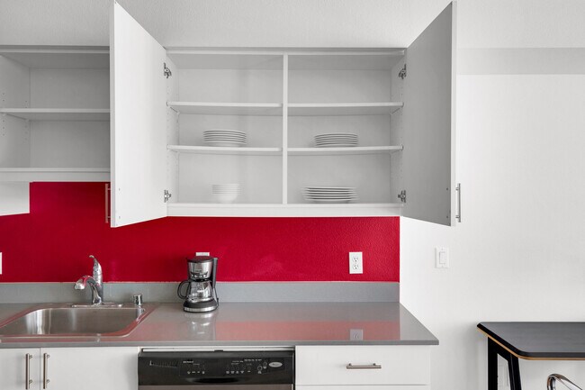 Building Photo - 330 3rd Ave W