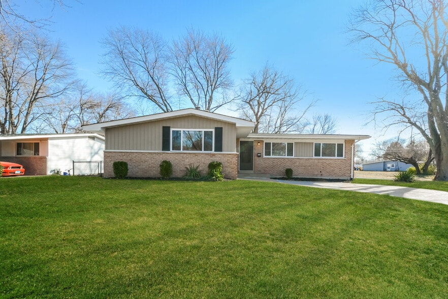 Primary Photo - 730 Loyola Dr