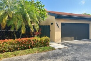 Building Photo - 7441 Bay Hill Dr