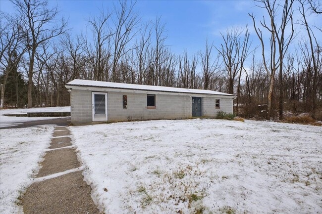 Building Photo - Single Home Available Just Under One Acre Lot!