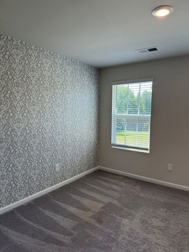 Building Photo - Charming Home in Travelers Rest!