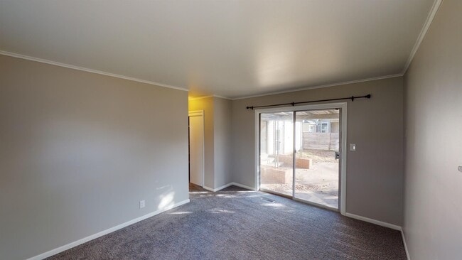 Building Photo - 218 E 33rd Pl