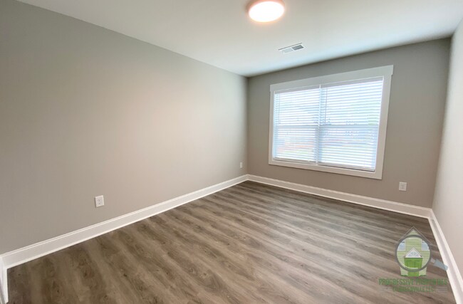 Building Photo - 150 Lilia Hill Cir