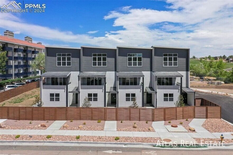 Building Photo - 872 Thurston Hts