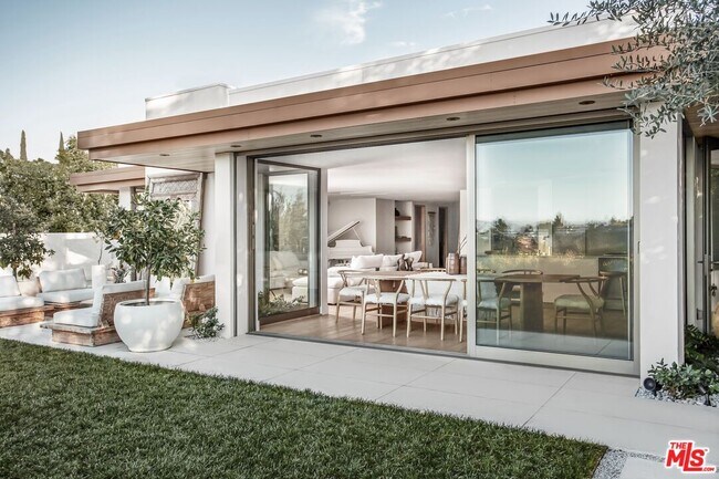 Building Photo - 3539 Beverly Ridge Dr