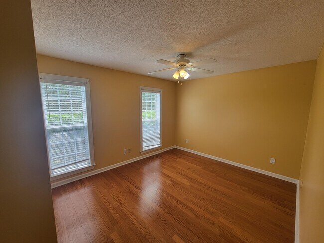 Building Photo - 4740 Waltons Cir