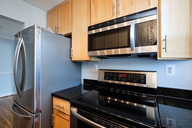 Building Photo - 2832 Hartford St SE