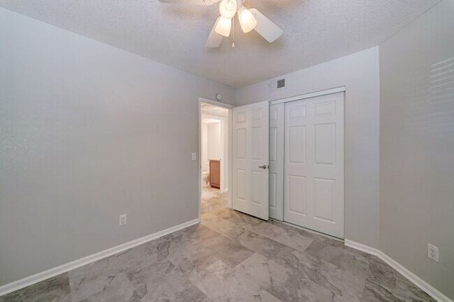 Building Photo - MOVE IN SPECIALS 2 weeks FREE - Townhouse with 2 Bedrooms 2 Bath!