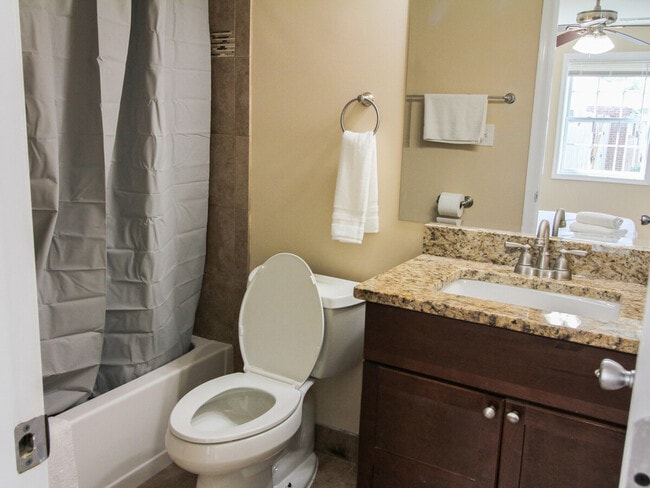 Building Photo - 7103 Highland St