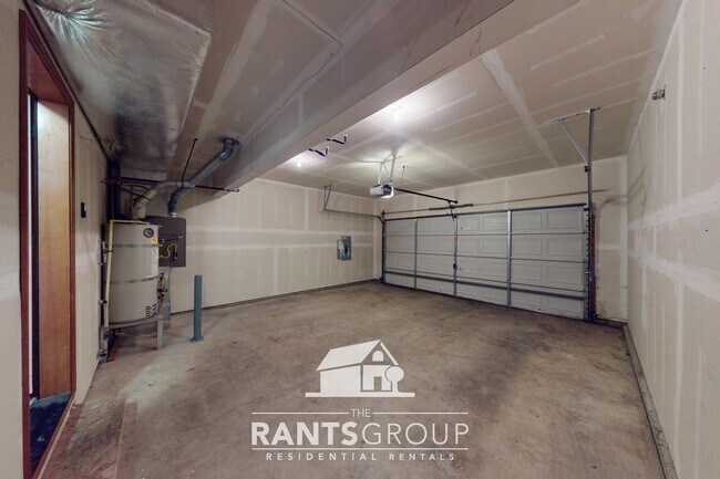 Building Photo - Spacious Pet-Free 4+ Bedroom Home in Lacey!