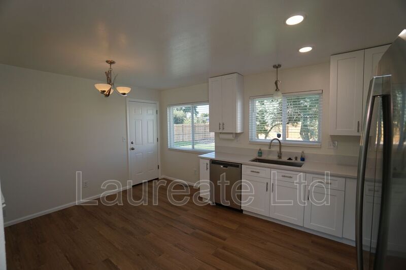 Building Photo - 1155 Fern St