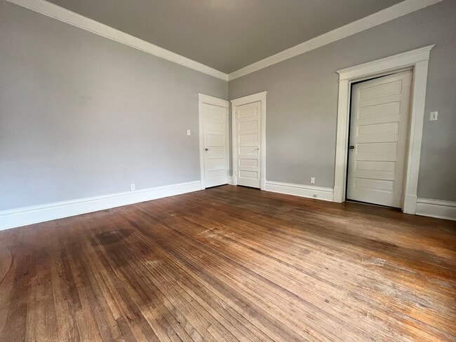 Building Photo - Large Studio in Unbeatable University Loca...