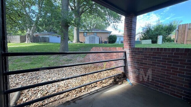 Building Photo - 1821 Ridgehaven Ct