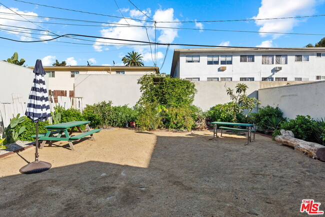 Building Photo - 1224 N Ogden Dr