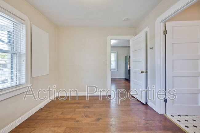 Building Photo - 124 Sunset Ave