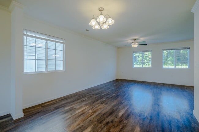 Building Photo - Like new construction 2 story home 4 bedro...