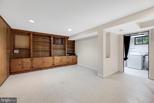 Building Photo - 5023 Druid Dr