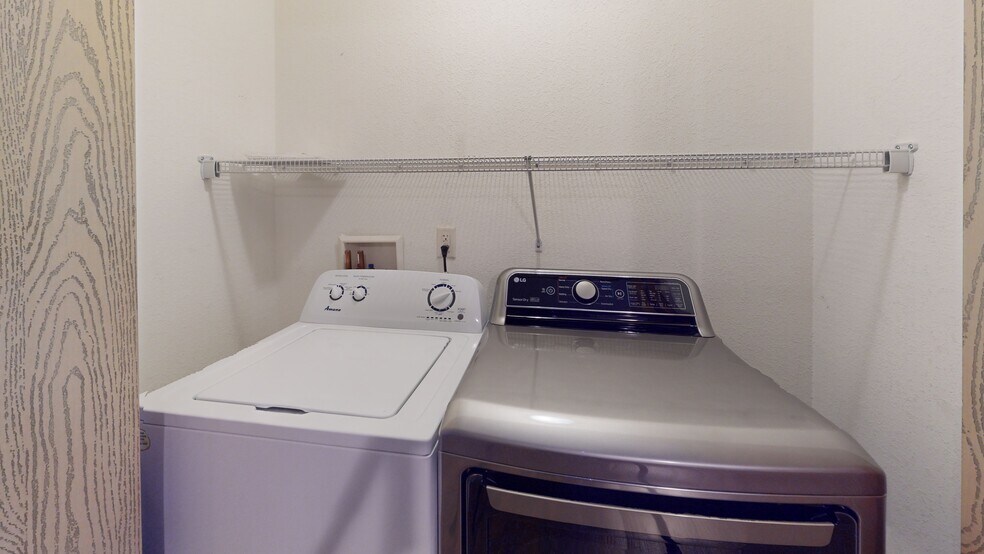 Building Photo - 420 11th St N