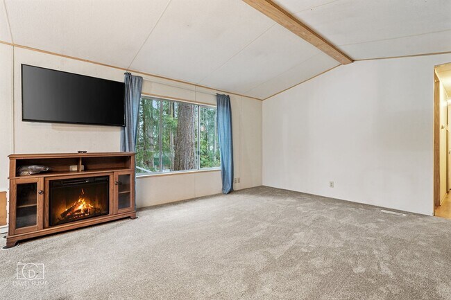 Building Photo - Waterfront 2-Bedroom Home with Scenic Views