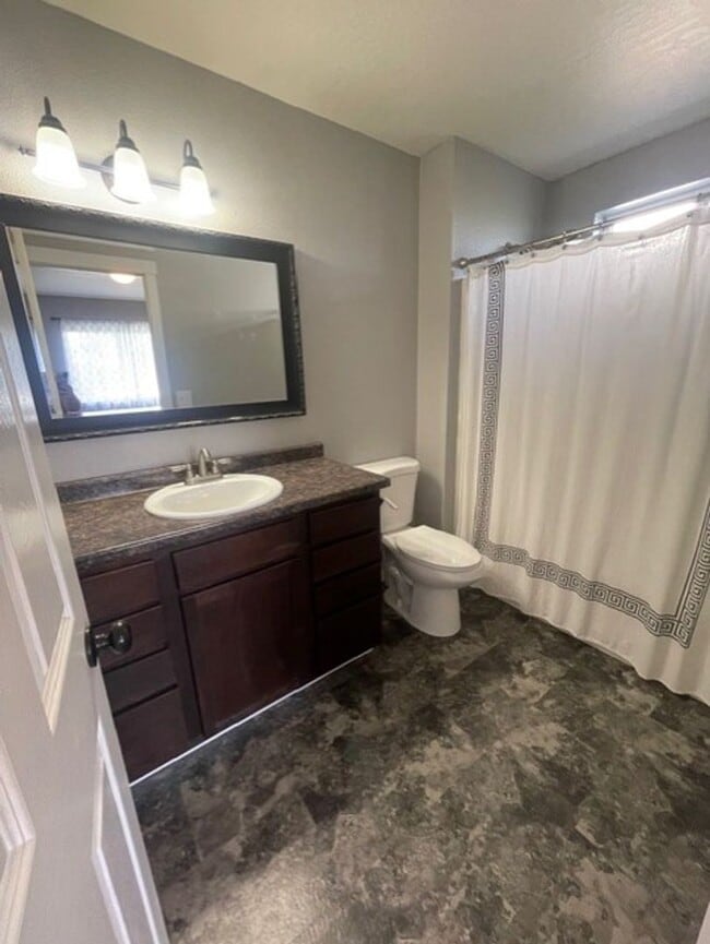 Building Photo - 1604 N Lea St