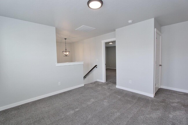 Building Photo - 6587 S Memory Wy