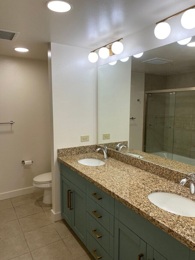 Building Photo - Keola Lai - Spacious 2/2/2 in Kakaako