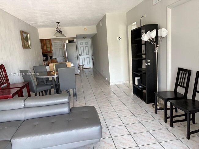 Building Photo - 1430 NE 170th St