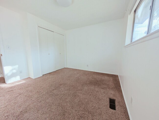 Building Photo - 3-Bedroom Home in great Location