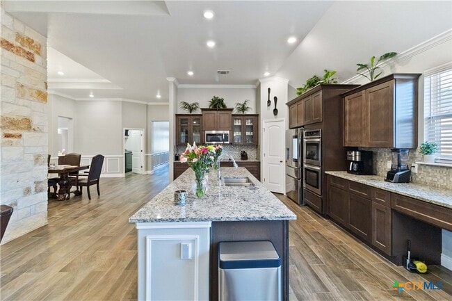 Building Photo - 8402 Ridge Crest Dr