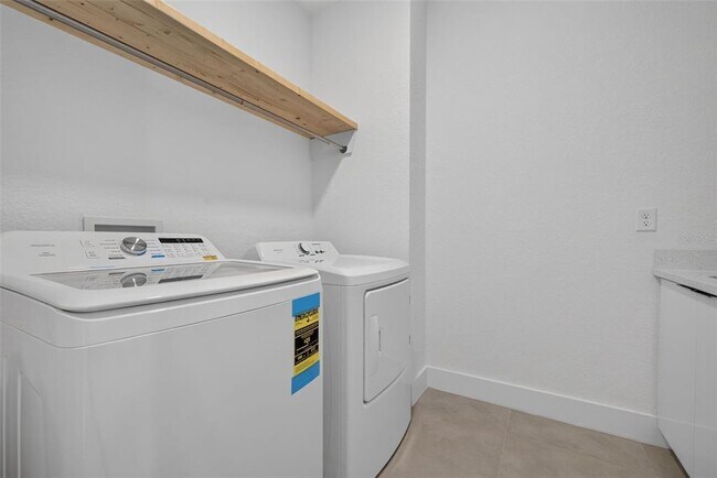 Building Photo - 6336 Chorus Dr