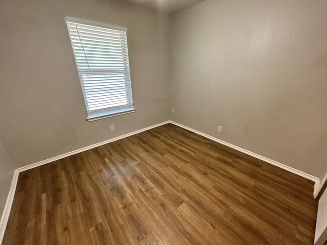 Building Photo - Cozy 3/2 in McKinney Park East
