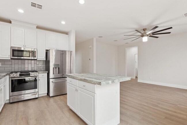 Building Photo - Remodeled Corner Lot with Mountain Views!