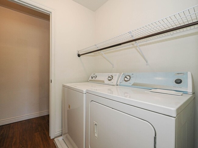 Building Photo - 3 Bedroom, 2 Bathroom Condo