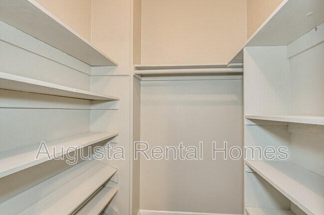 Building Photo - 107 4th St