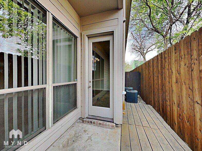Building Photo - 2204 Apollonia Ln