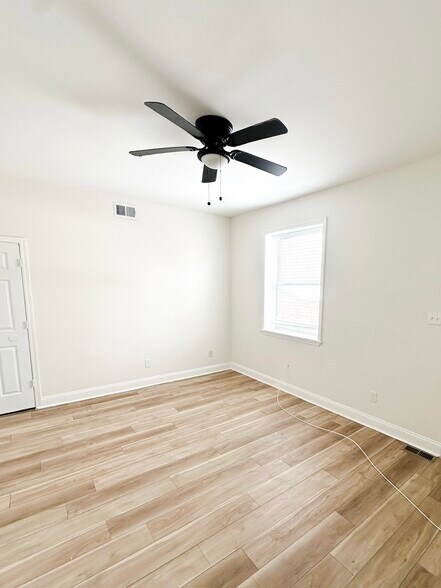 Building Photo - 2747 Armand Pl