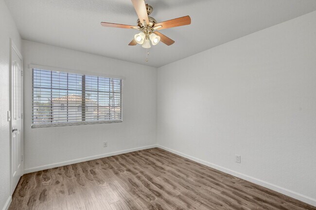 Building Photo - Recently Remodeled 3 Bedroom 2 Bathroom Town House
