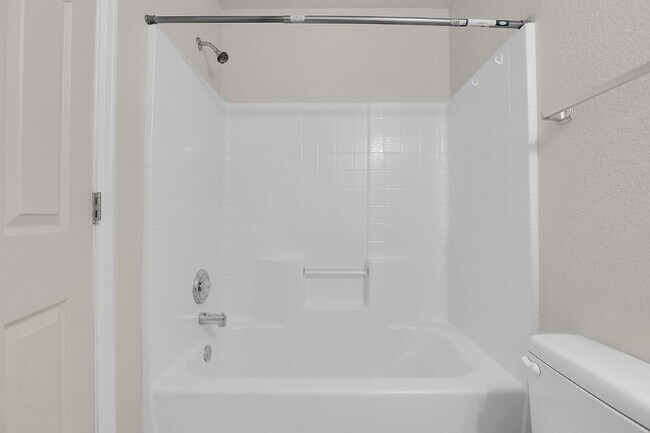 Building Photo - $2,000.00, 3 Bed, 2 bathroom located in Denver