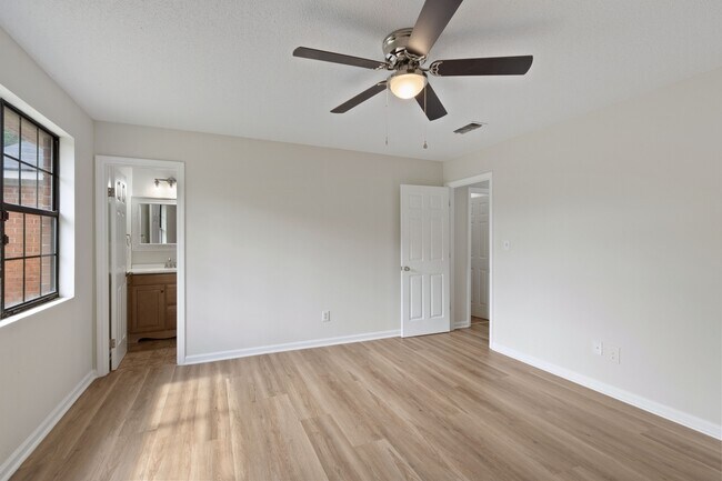 Building Photo - 4323 Woodvalley Pl