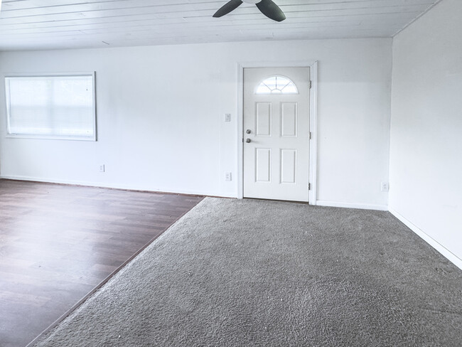 Building Photo - LOVELY STRAWBRIDGE HOME FOR RENT!!!