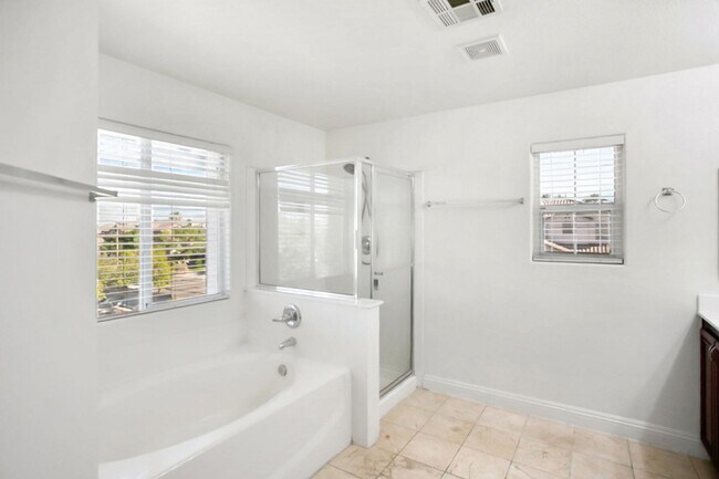 Building Photo - 3 Bed and Loft Summerlin Beauty